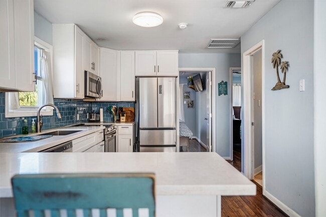 Building Photo - 3827 Las Palmas St