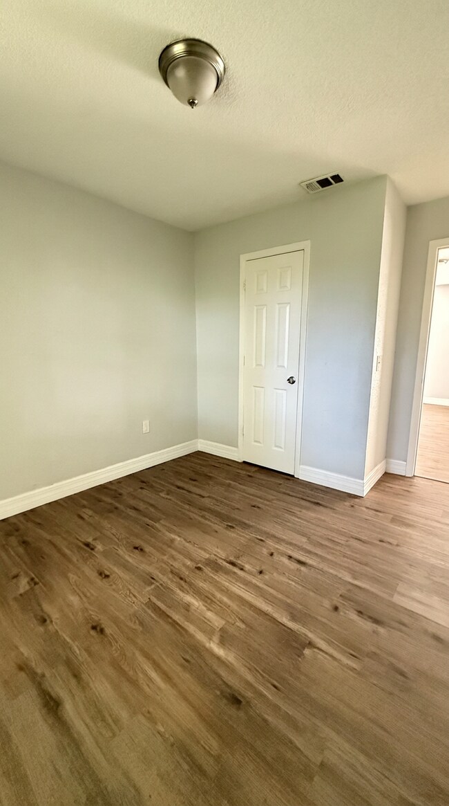 Building Photo - 1105 Old S Dr