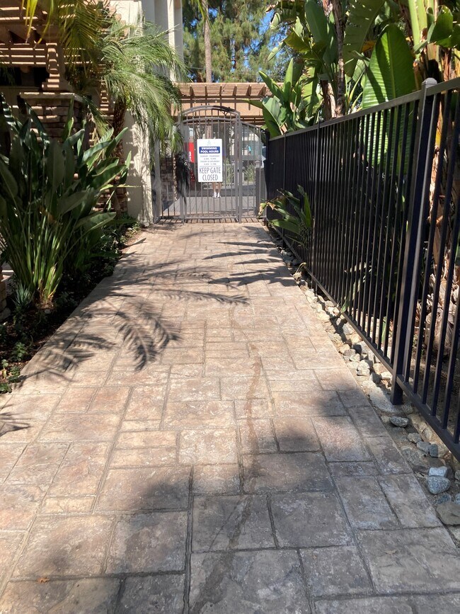 Building Photo - 5535 Canoga Ave