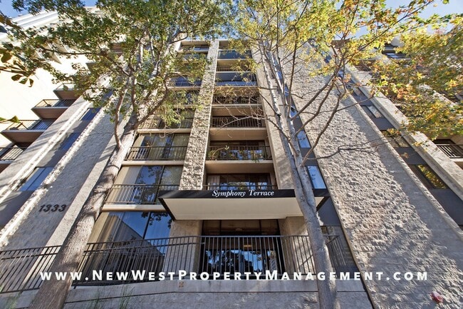 Building Photo - Renovated Cortez Hill 2 Bedroom at Symphon...