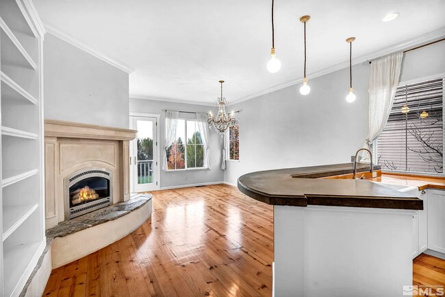 Building Photo - *SHORT TERM LEASE* 5 Bed 2 Bath, Dream Ret...