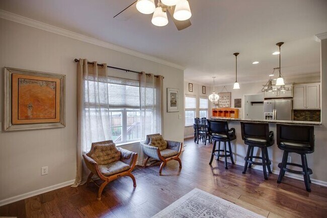 Building Photo - Pristine 5 Bed Fenced Franklin Home!