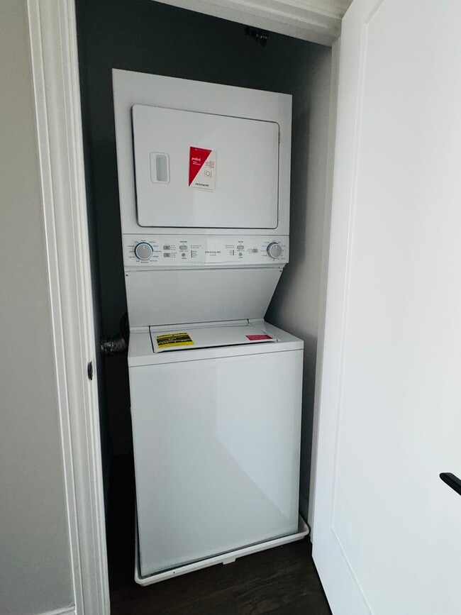 Building Photo - 400 N La Salle Dr