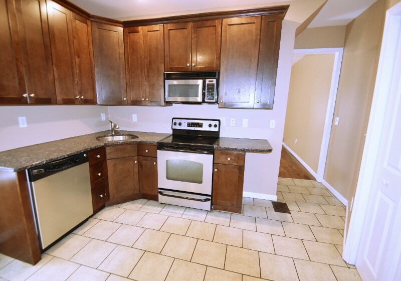 Building Photo - 304 N Heller Ave