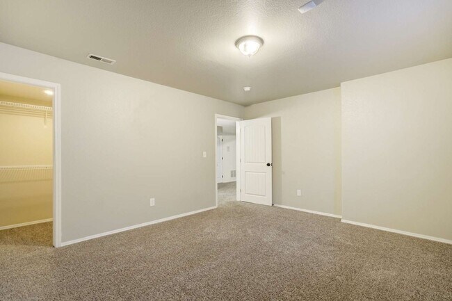 Building Photo - D20 5bdrm Home on Quiet Street in North Colorado Springs Area