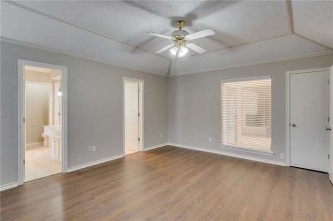 Building Photo - 1108 N Park Dr
