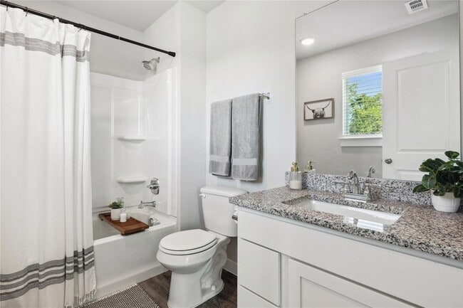 Building Photo - 523 Powell Dr