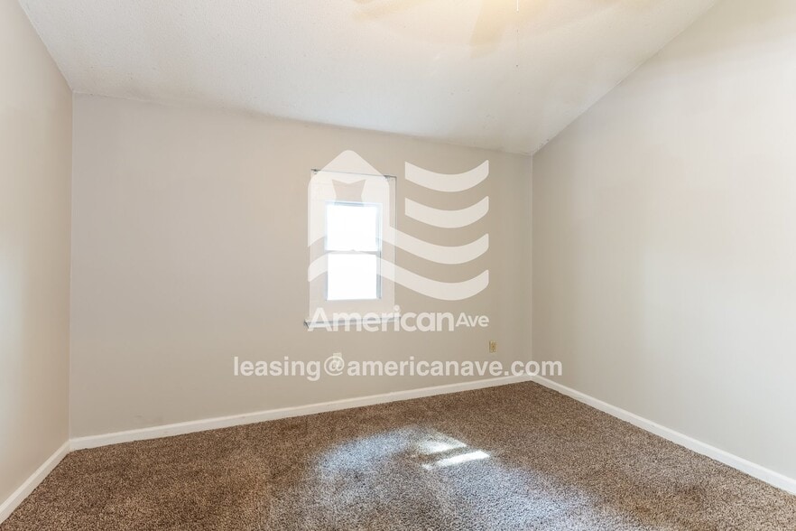 Building Photo - 3414 Aurelia Dr