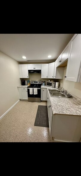Building Photo - 1750 Shiffler Ave