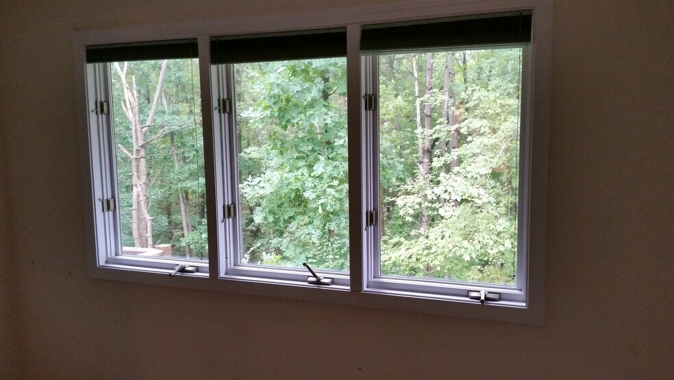 Building Photo - 8 Rosewood Ln