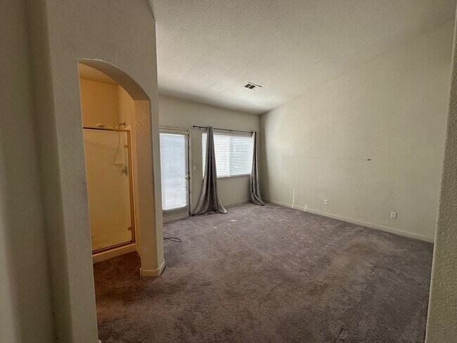 Building Photo - 3527 Griffith Dr