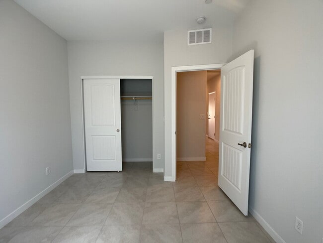 Building Photo - 4 BED 2 BATH 2 CAR GARAGE SINGLE STORY SINGLE FAMILY HOME w/ PAVED BACKYARD IN CADENCE COMMUNITY,...
