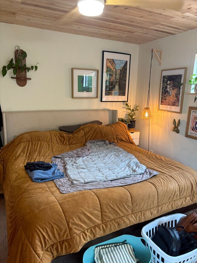 Building Photo - 1-Year Long-Term Rental