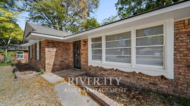 Building Photo - Stunning, Move-In Ready Home in Whitehaven...