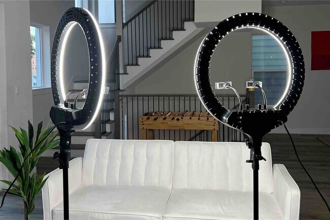 Building Photo - 2304 Live Oak St