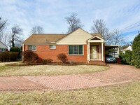 Building Photo - Beautiful and Rare find in Falls Church!