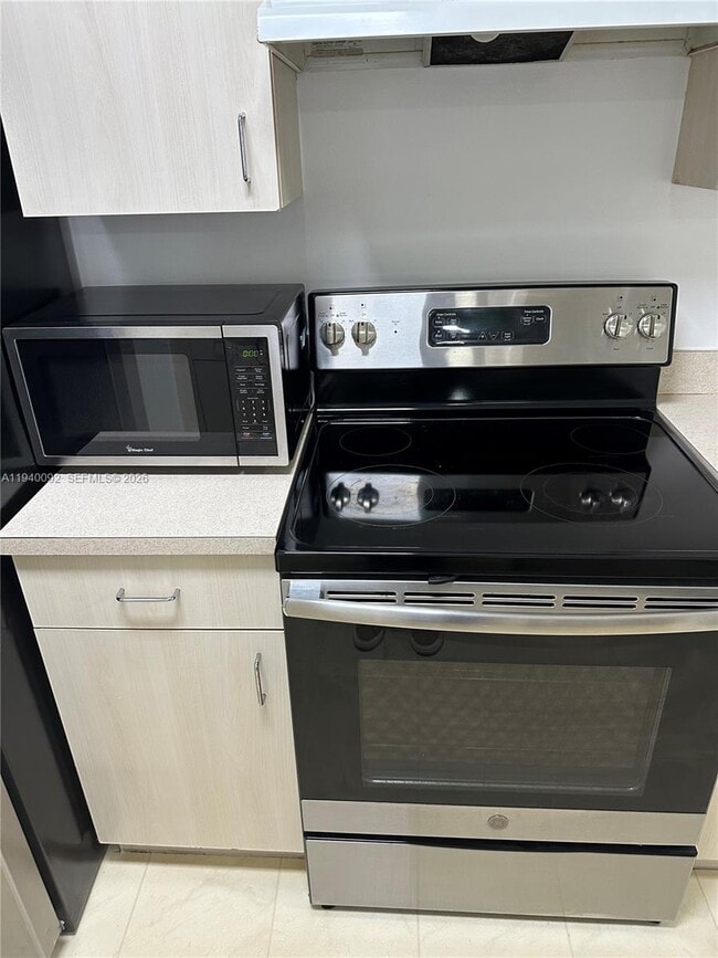 Building Photo - 620 SW 111th Ave