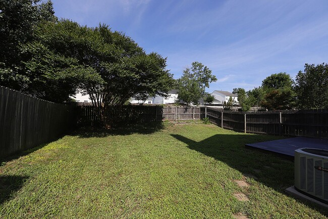 Building Photo - NW Raleigh Home w/ Fenced Backyard!