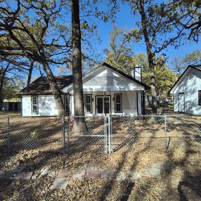 Building Photo - Fully remodeled 4-bedroom, 2-bathroom home