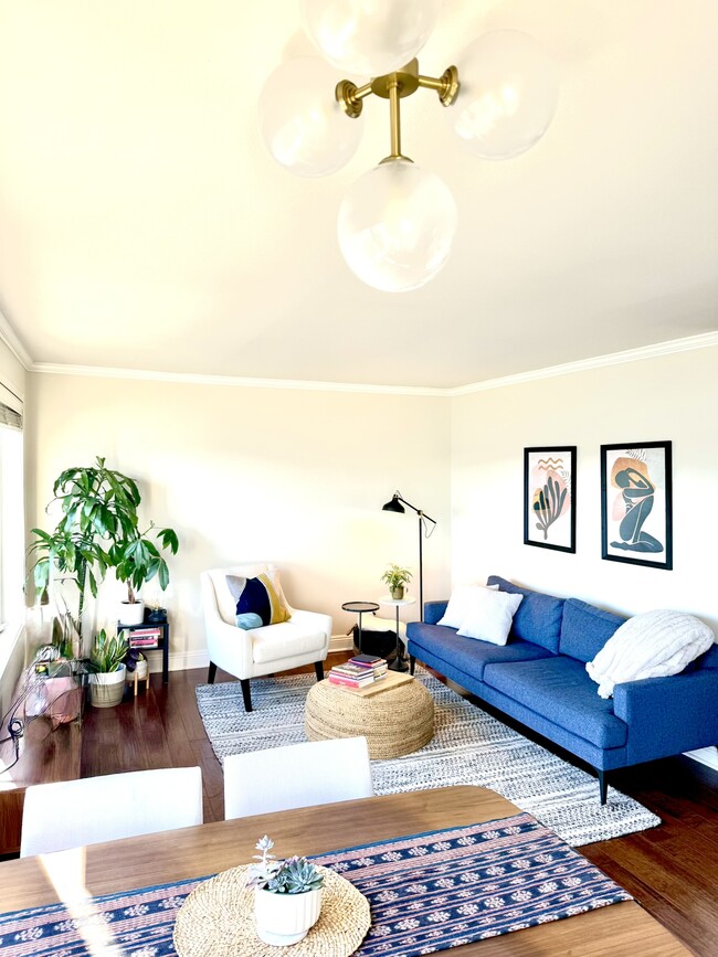 Building Photo - 334 Lakeside Ave S