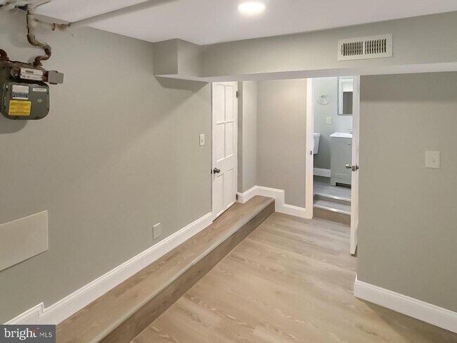Building Photo - 3130 Normount Ave