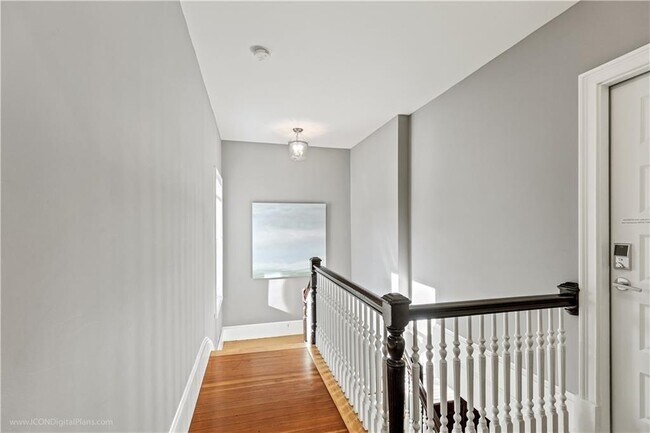 Building Photo - 567 Bristol Ferry Rd