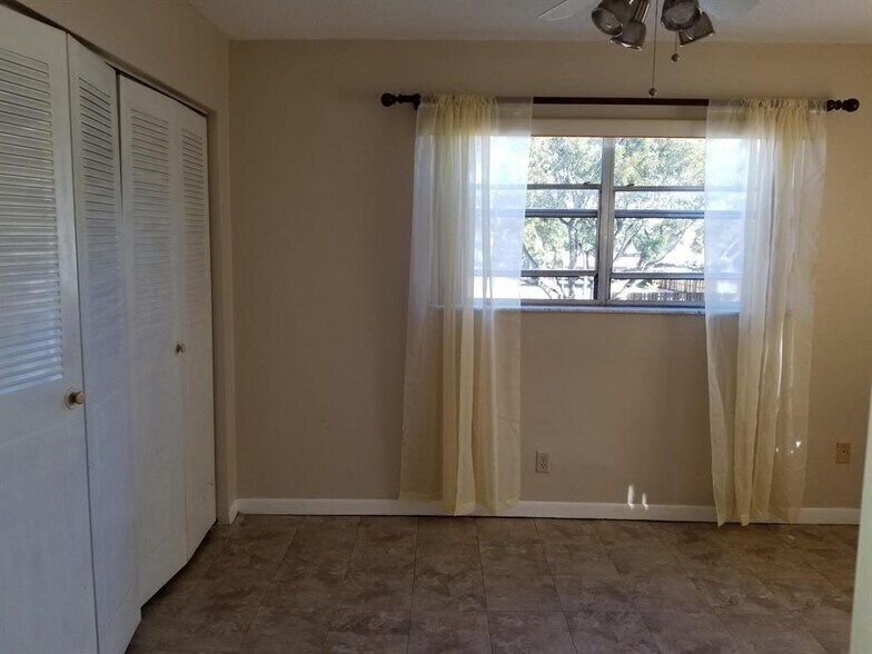 Building Photo - 5861 NW 16th Pl