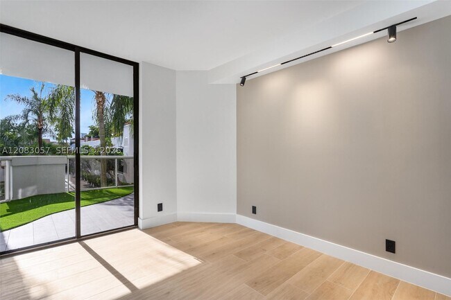 Building Photo - 3610 Yacht Club Dr