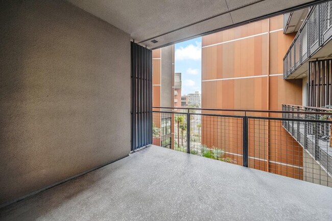 Building Photo - 375 Camino De La Reina