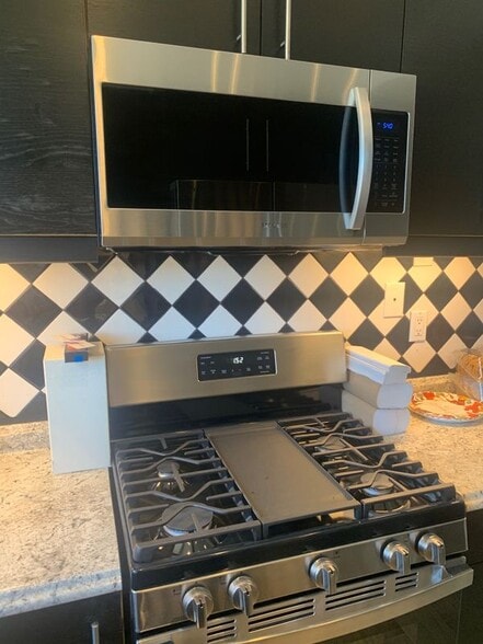 Building Photo - 16377 Lakeshore Dr