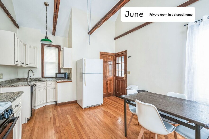 Building Photo - Room in Shared 4 bed/1.5 bath home