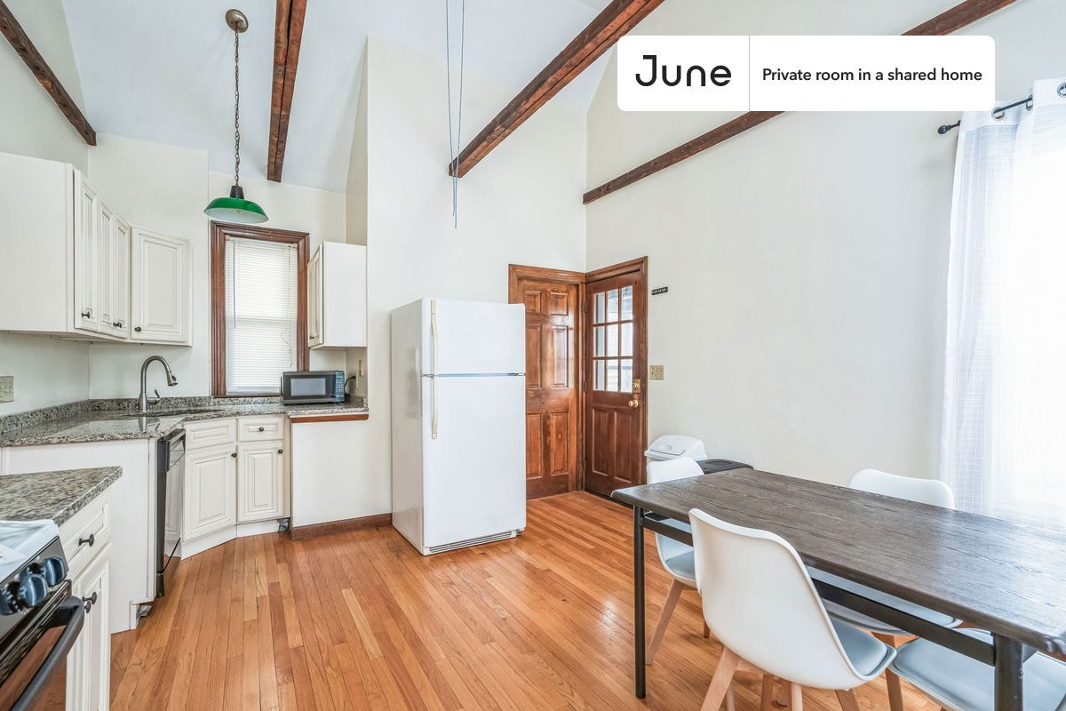 Building Photo - Room in Shared 4 bed/1.5 bath home in Somerville