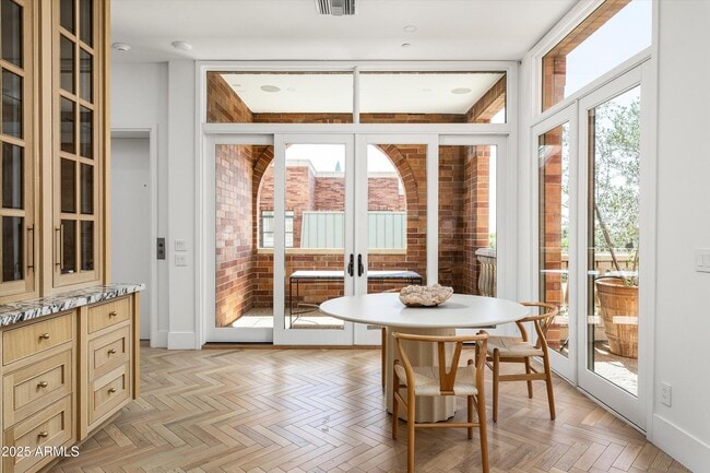 Building Photo - 54 W Palm Ln