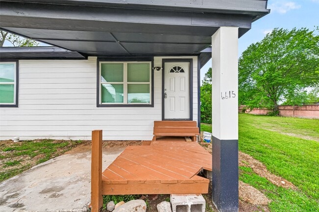 Building Photo - 6615 W Montgomery Rd