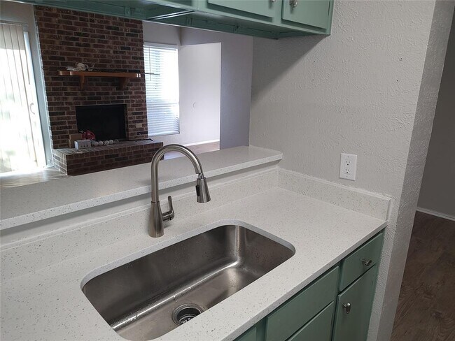 Building Photo - 7105 Treasure Cove