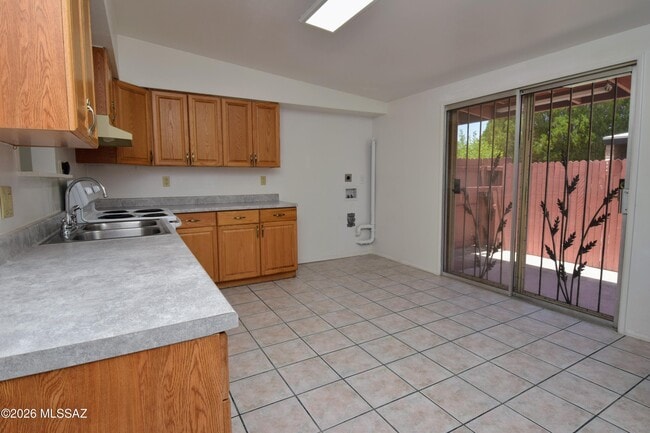 Building Photo - 3156 N Vista Del Forte Dr