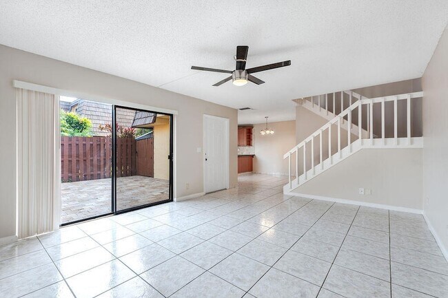 Building Photo - 941 Springdale Cir