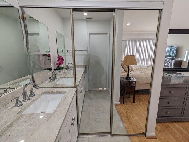 Building Photo - 7710 Lago Del Mar Dr