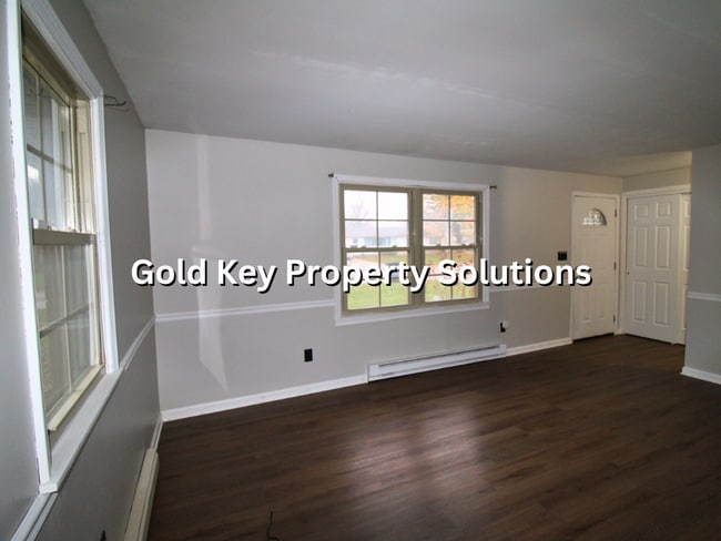Building Photo - Spacious 4 BR 1 BA House with Central Air ...