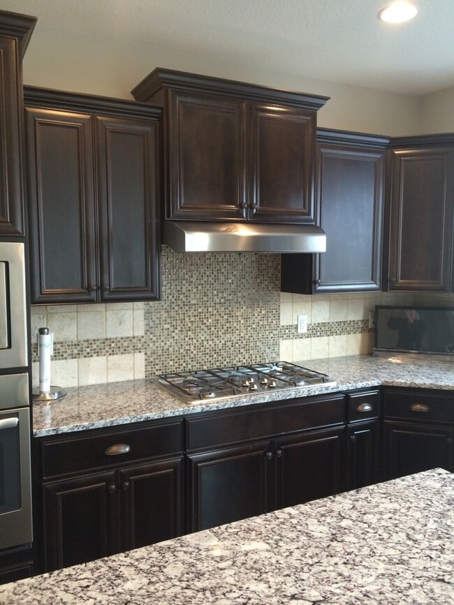 Building Photo - Absolutely Beautiful 5 Bedroom Home!! A Must See!!