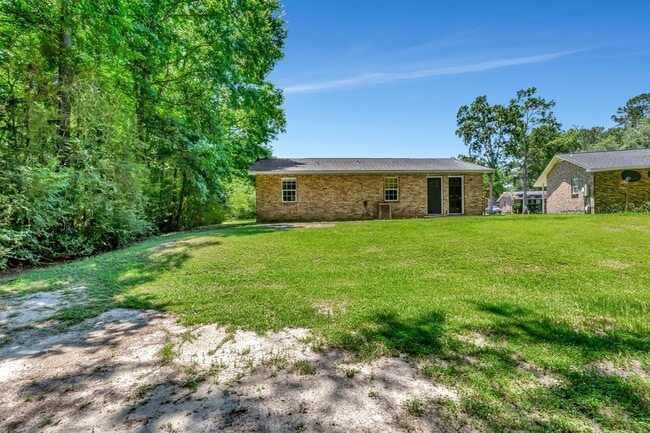 Building Photo - Charming single-story ranch-style home loc...