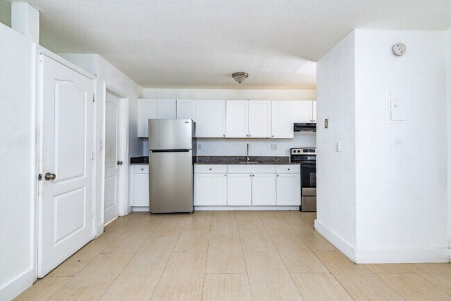 Building Photo - Bright & Modern 1-Bedroom Apartment in Pri...