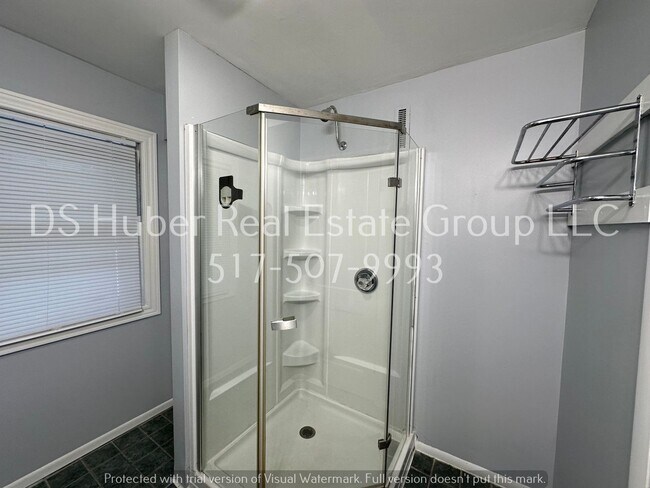 Building Photo - 526 W Hillsdale St