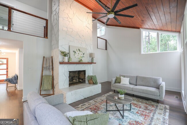 Building Photo - 212 Southland Dr