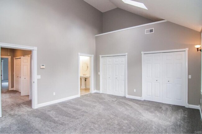 Building Photo - 342 Park Dr