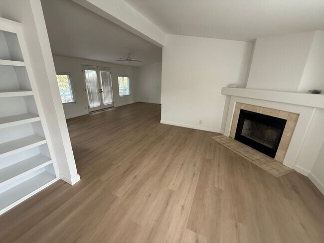 Building Photo - Cute Home Calling