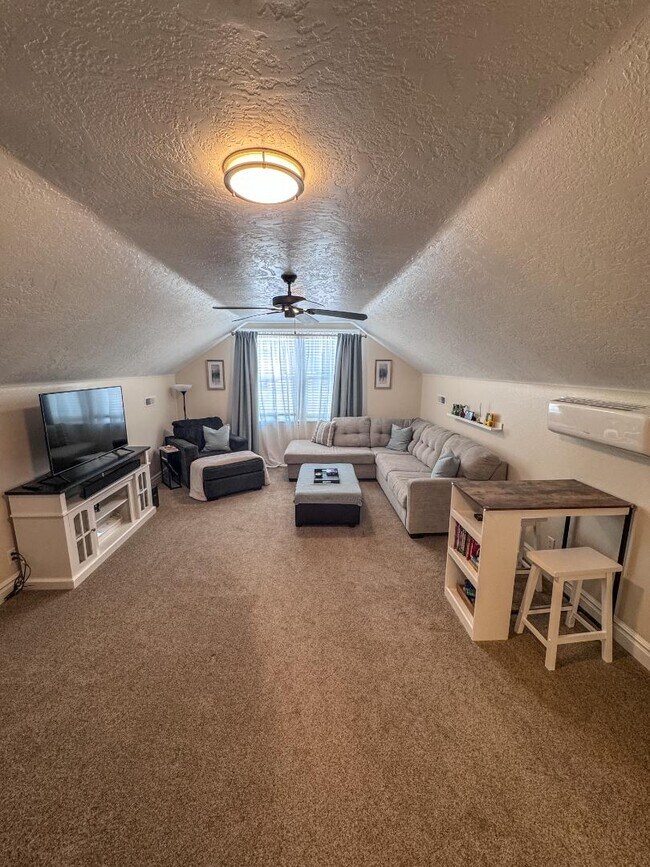 Building Photo - 5483 N Black Sand Ave