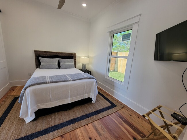 Building Photo - 506 N Beach Blvd