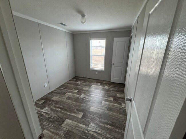 Building Photo - 365 Patriot Ln