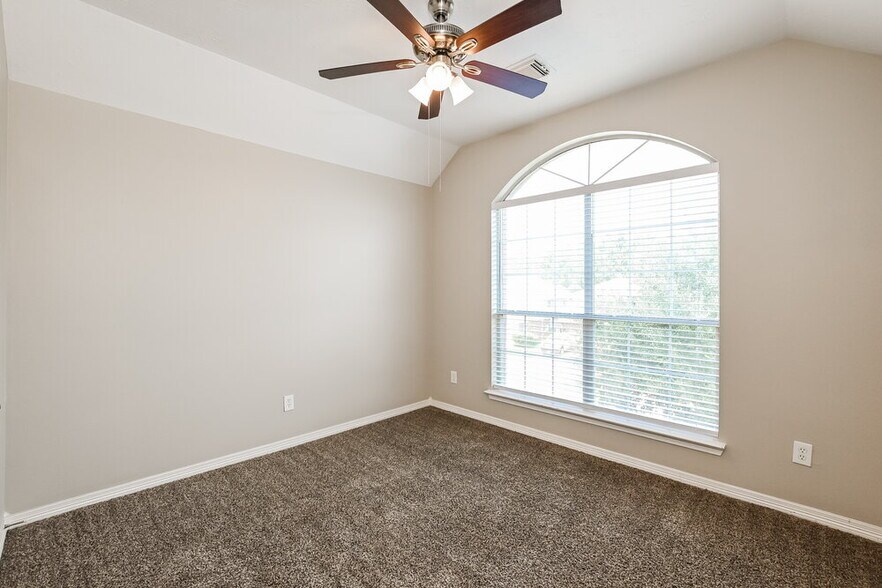 Building Photo - 2307 Siegen Dr